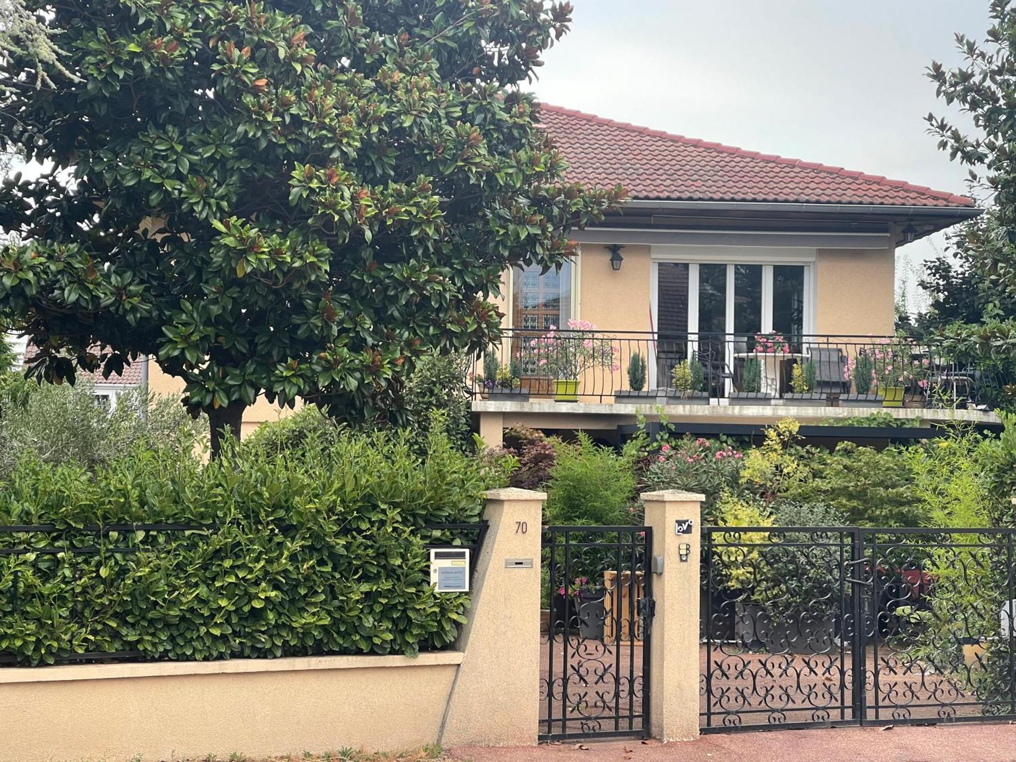 Casa Lovo Bed & Breakfast Saint Laurent de Mure Bagian luar foto